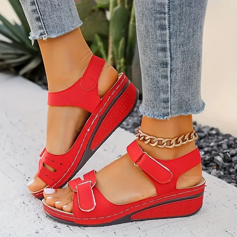 Aloura – Kilklackade Sandaler med Spänne